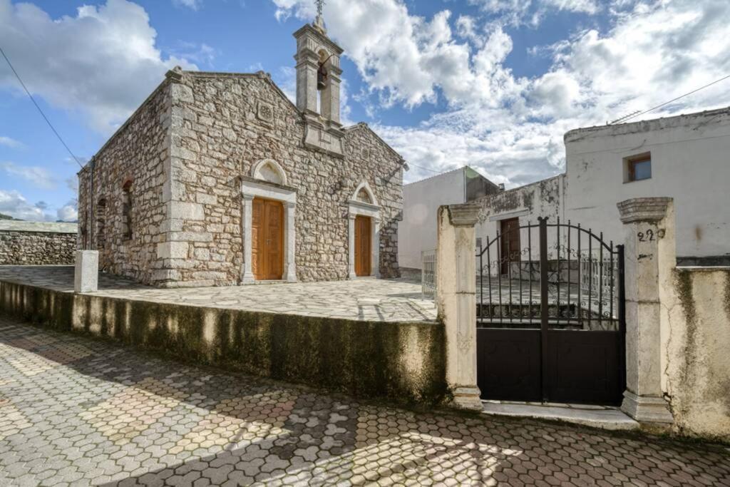 Traditional Cretan Stone House In The Center Of Crete Apartman Litos Kültér fotó